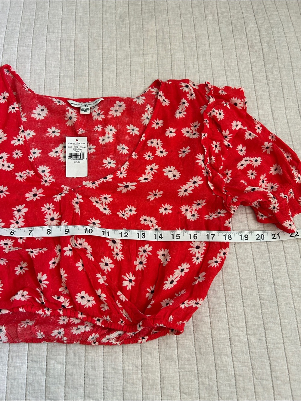 American Eagle red floral crop V faux wrap, ruffle short sleeve BoHo blouse M - Picture 6 of 9